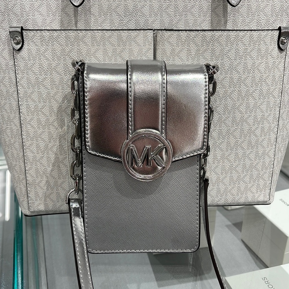 MICHAEL KORS WOMENS FASHION IPHONE SAMSUNG CASE PHONE HOLDER CROSSBODY BAG PURSE